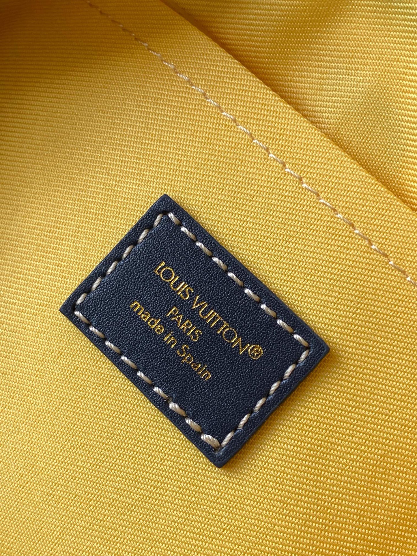 Louis Vuitton Keepall Bandoulière 25 Handbag