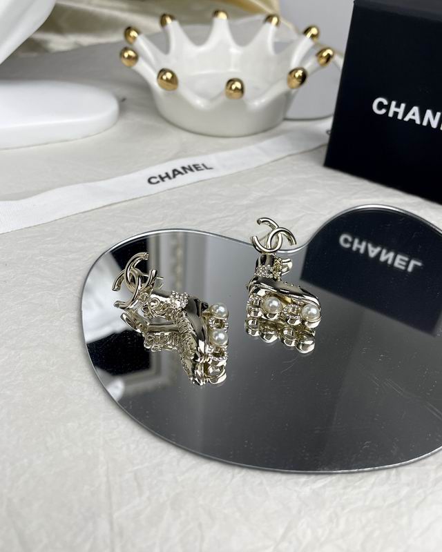 CHANEL Earring