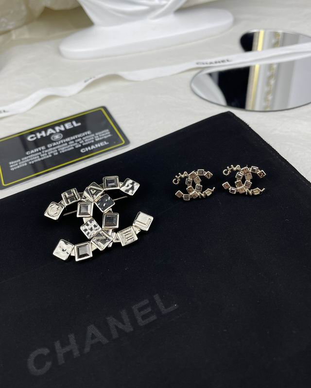 CHANEL Earring