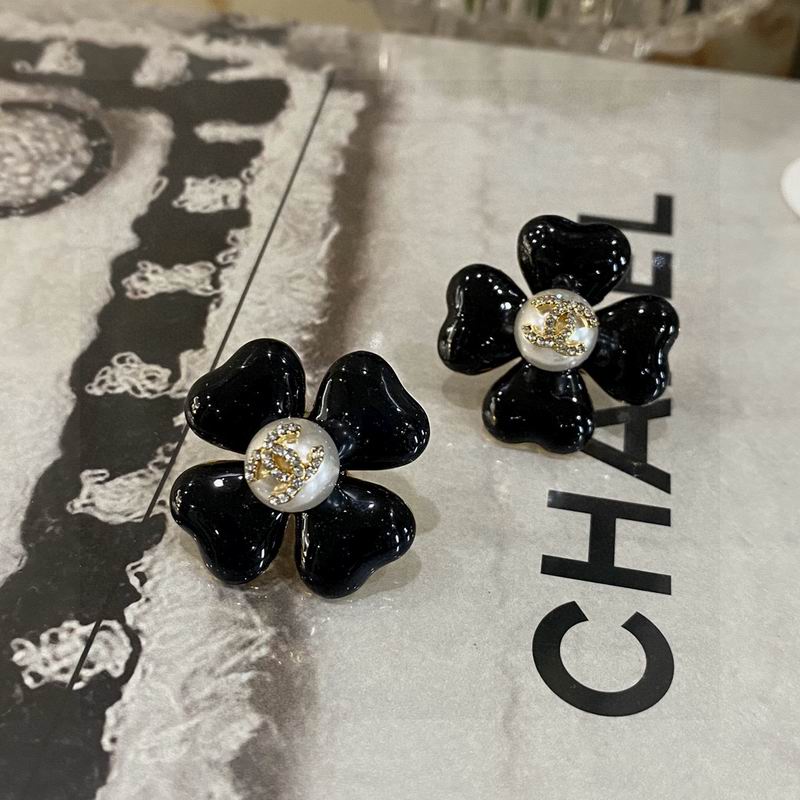 CHANEL Earring