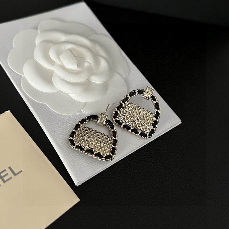 CHANEL Earring