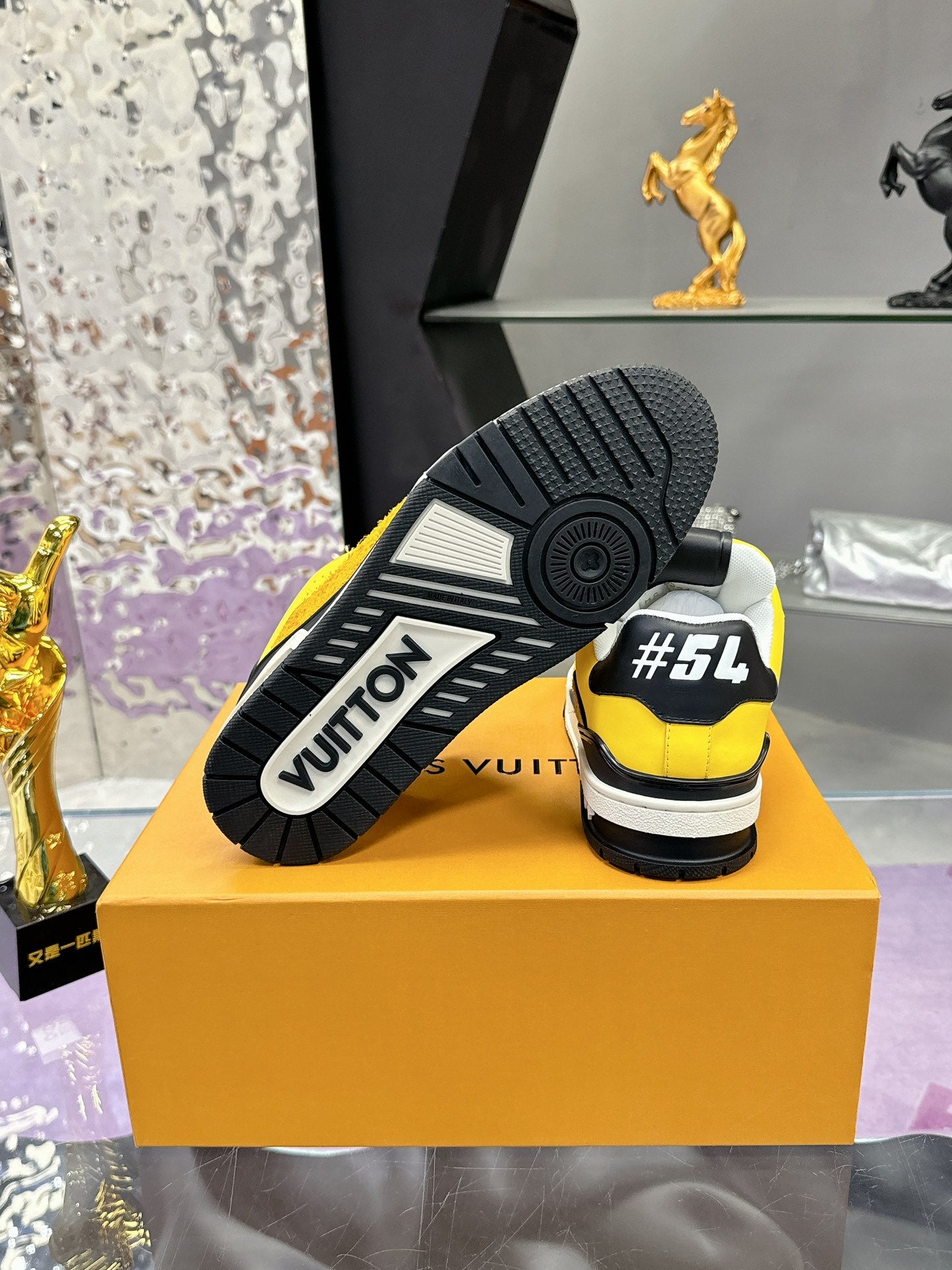 Louis Vuitton hits! trainer shoes