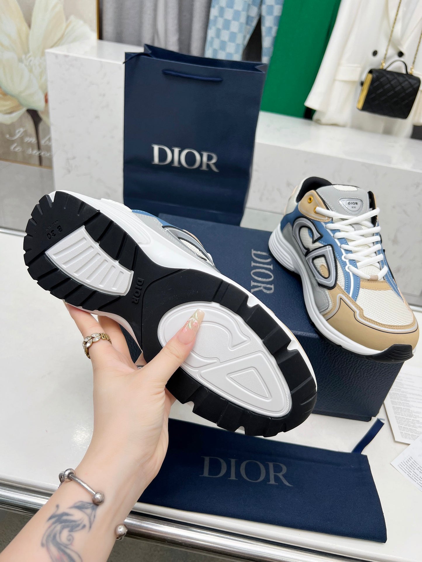 Dior Sneakers B30
