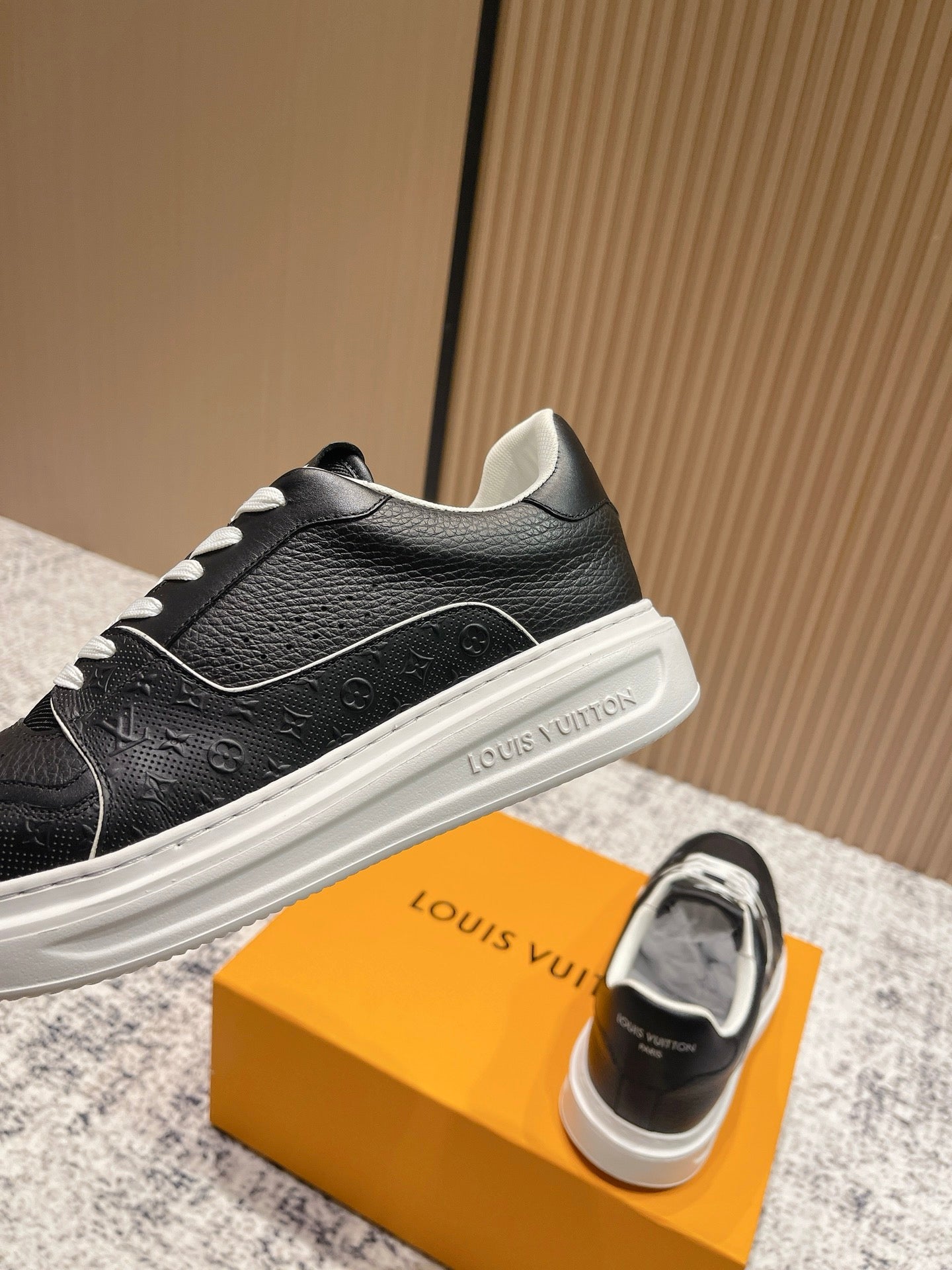 LOUIS VUITTON TRAINER Classic