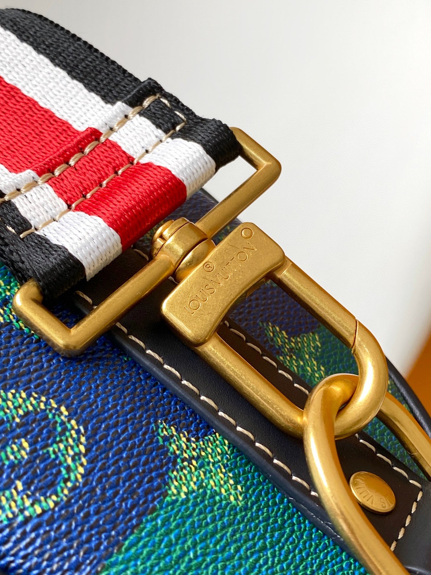 Louis Vuitton Keepall Bandoulière 25 Handbag