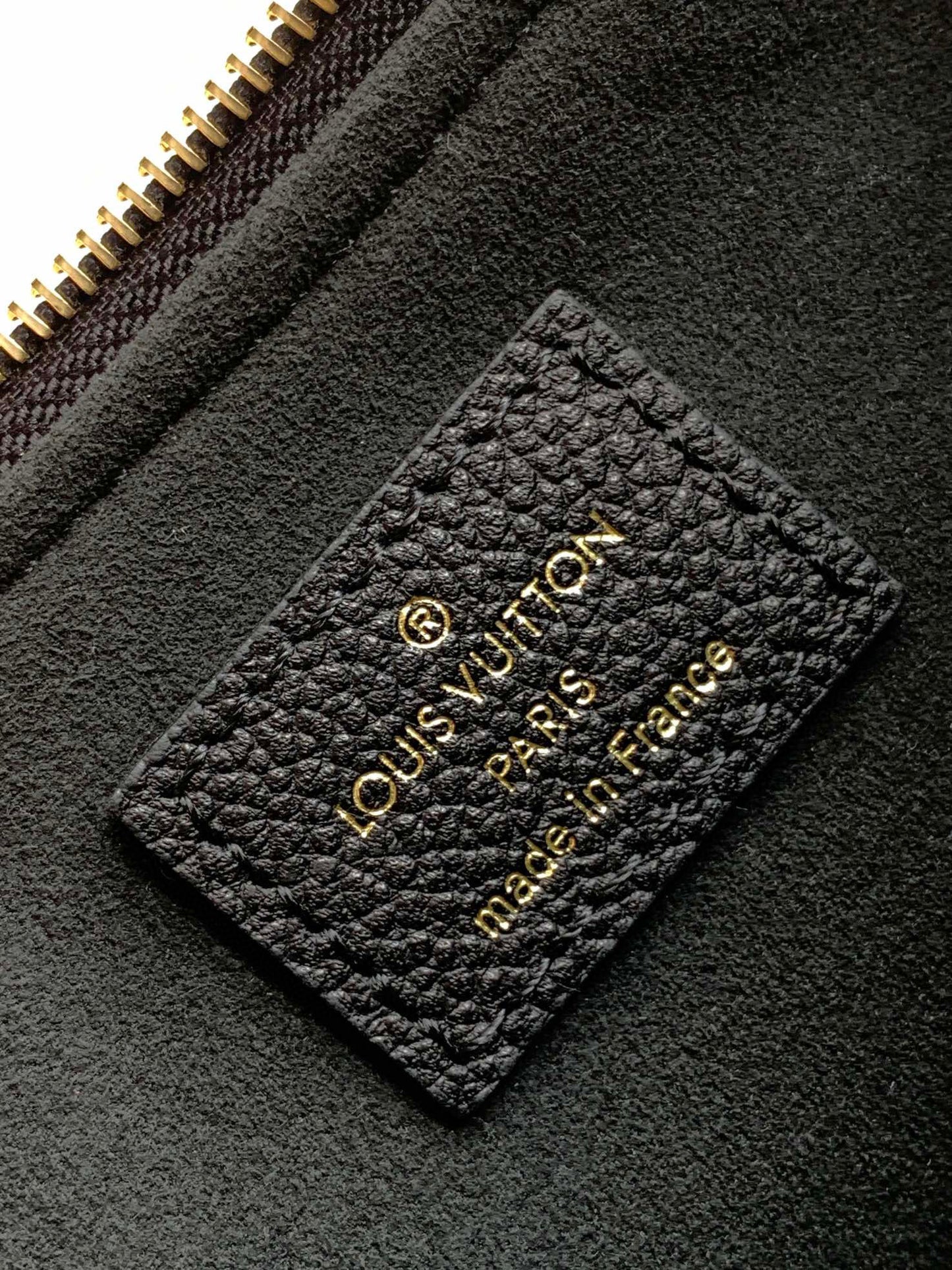 LOUIS VUITTON detachable and adjustable shoulder strap zipper closure embossed soft grain leather shoulder crossbody clutch women's black