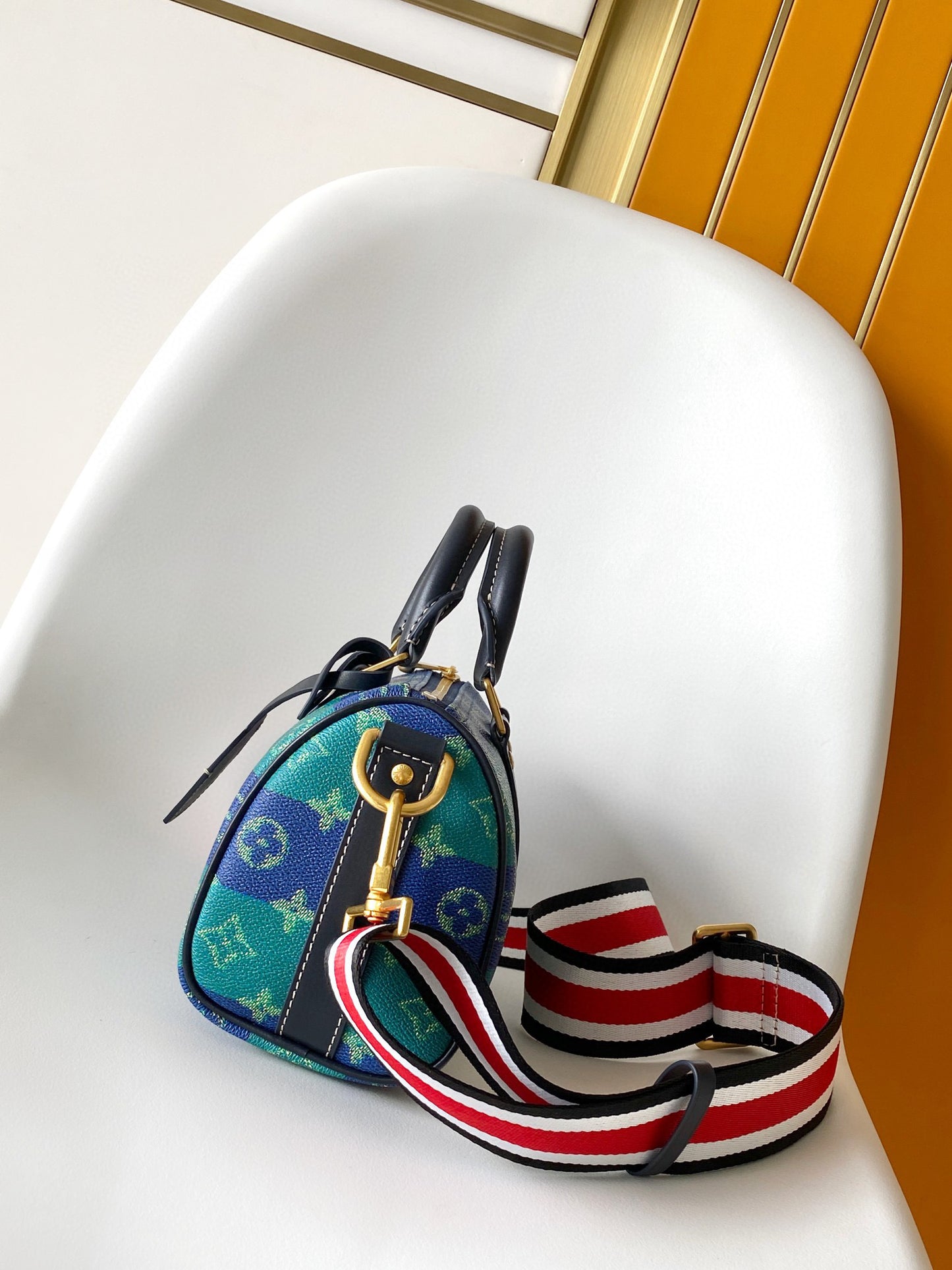 Louis Vuitton Keepall Bandoulière 25 Handbag