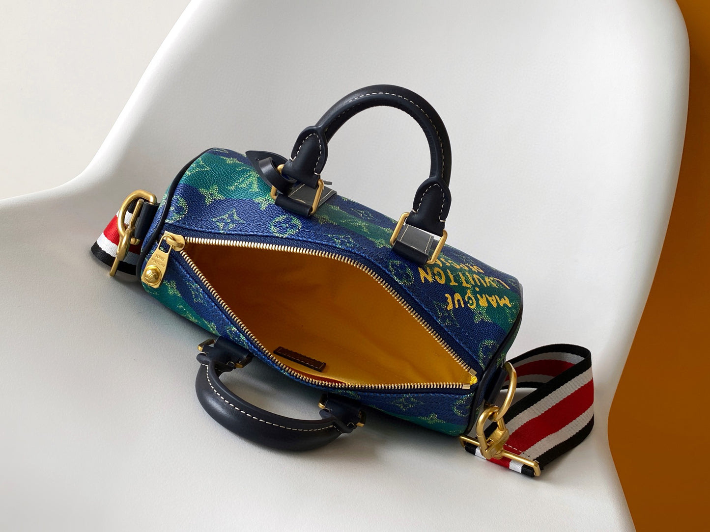 Louis Vuitton Keepall Bandoulière 25 Handbag