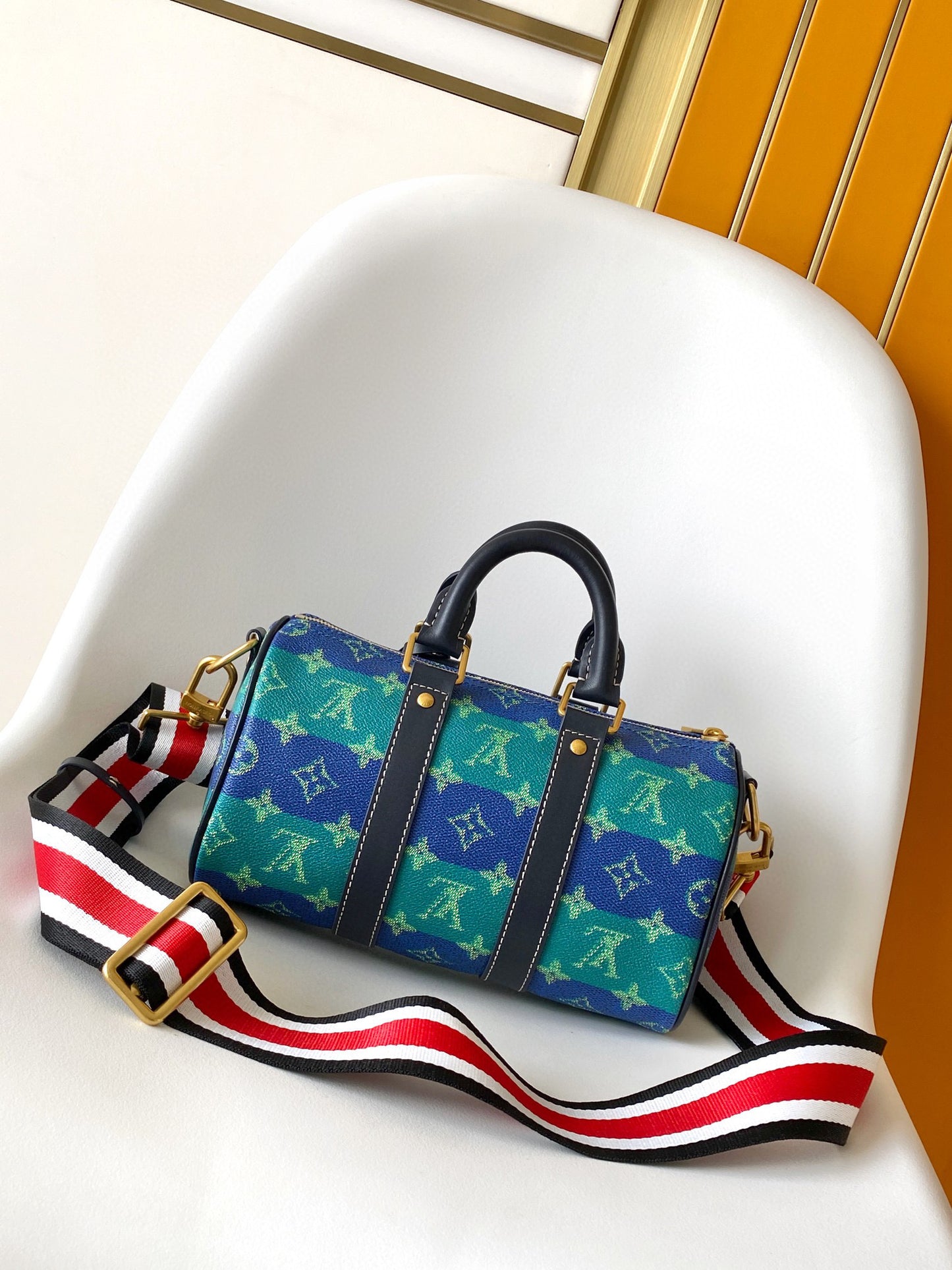 Louis Vuitton Keepall Bandoulière 25 Handbag