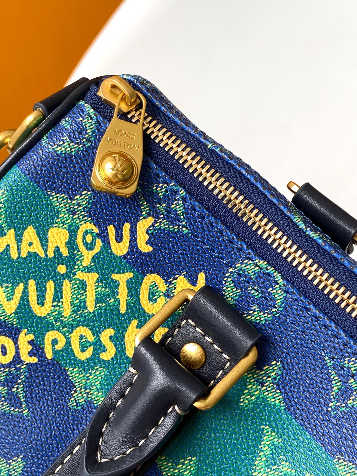 Louis Vuitton Keepall Bandoulière 25 Handbag