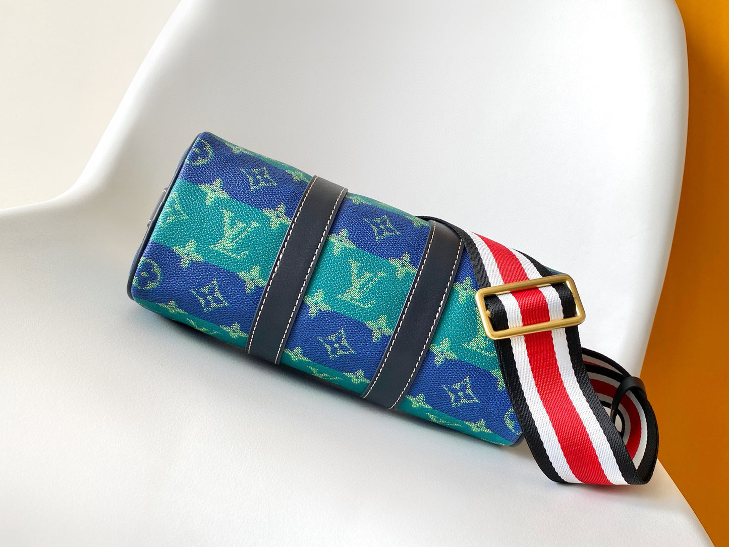 Louis Vuitton Keepall Bandoulière 25 Handbag