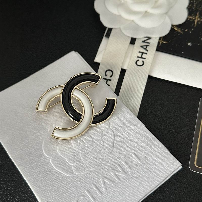 C.H.A.N.E.L Brooch 18