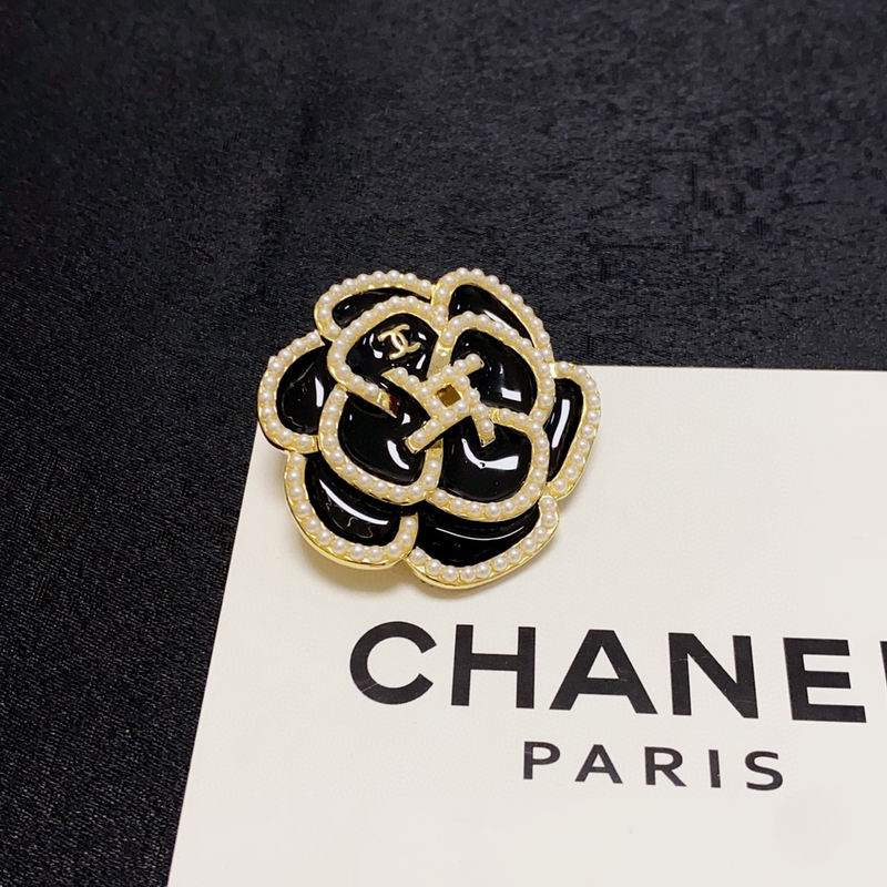 C.H.A.N.E.L Brooch 3