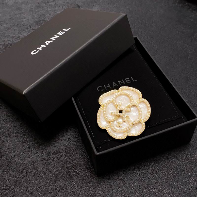 C.H.A.N.E.L Brooch 3