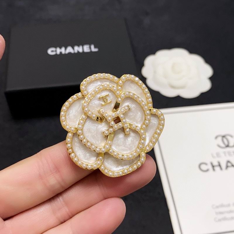 C.H.A.N.E.L Brooch 3