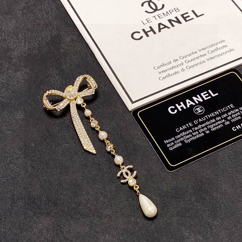 C.H.A.N.E.L Brooch 6