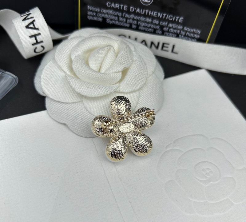 C.H.A.N.E.L Brooch 84