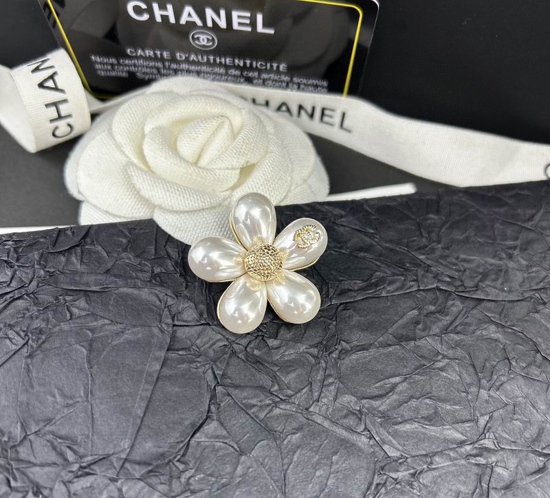 C.H.A.N.E.L Brooch 84