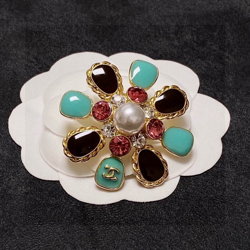 C.H.A.N.E.L Brooch 90