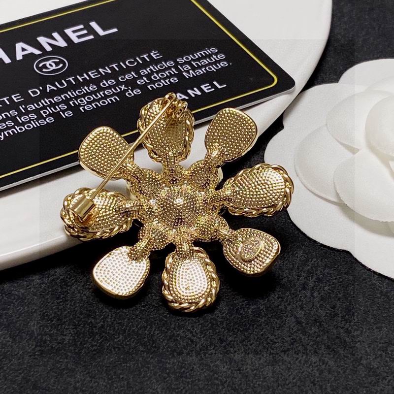 C.H.A.N.E.L Brooch 90