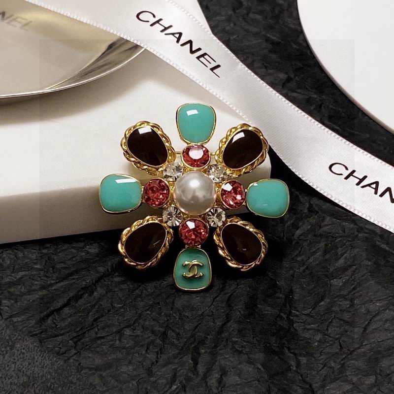 C.H.A.N.E.L Brooch 90