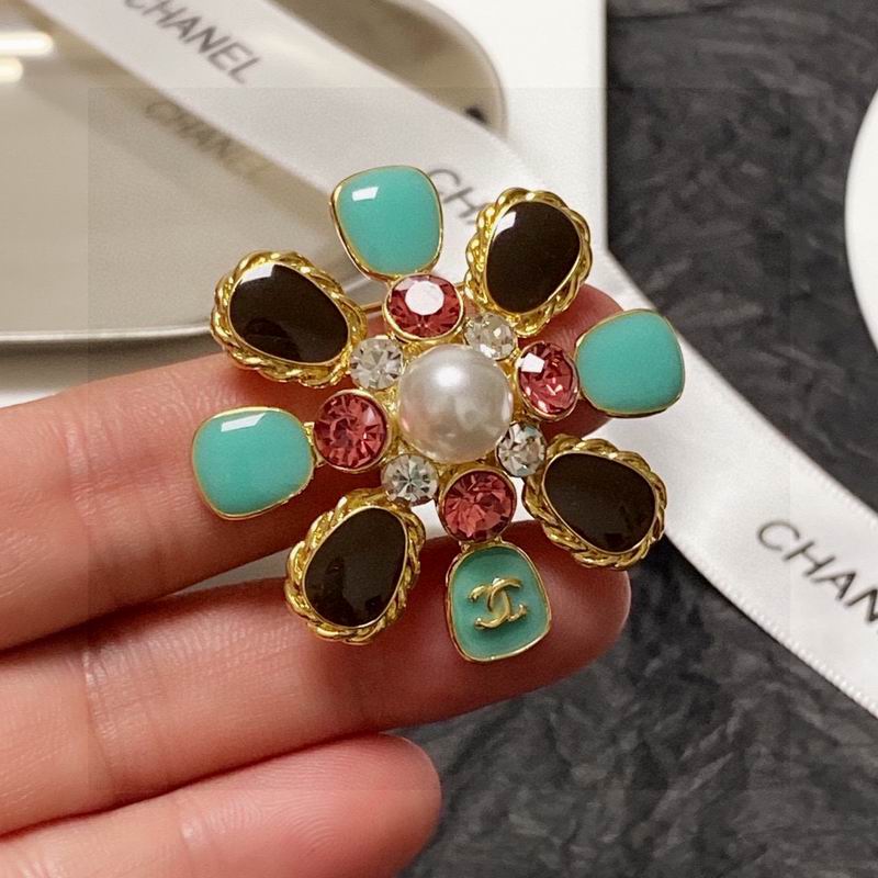 C.H.A.N.E.L Brooch 90