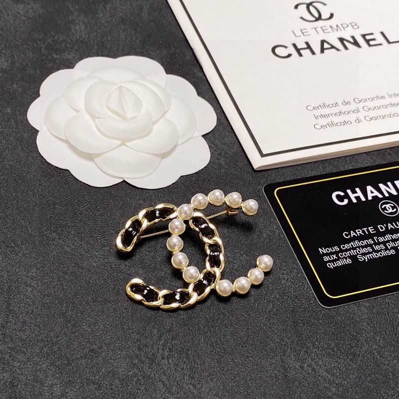 C.H.A.N.E.L Brooch 39