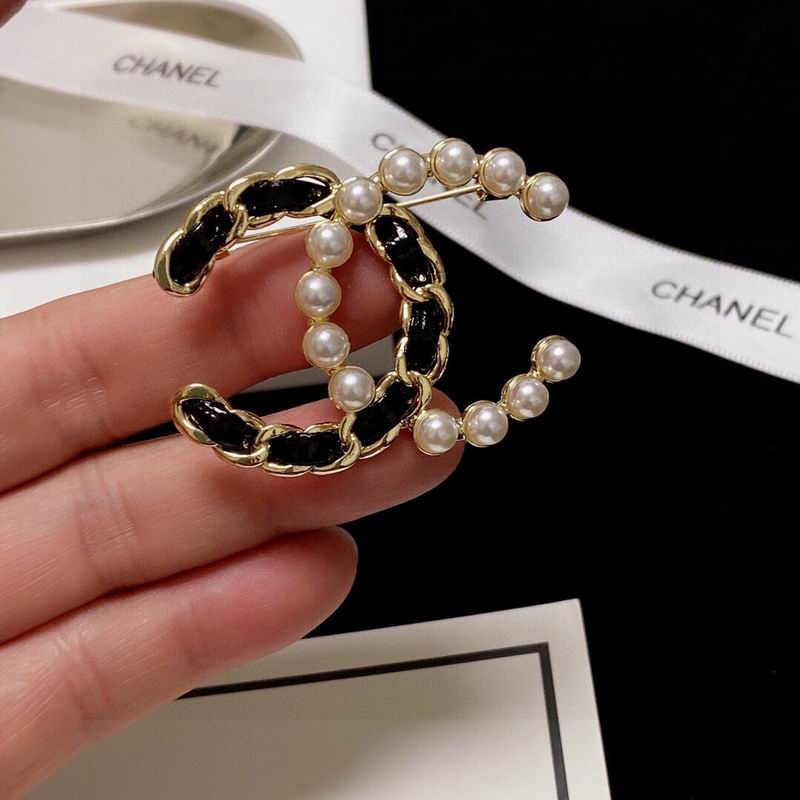 C.H.A.N.E.L Brooch 39