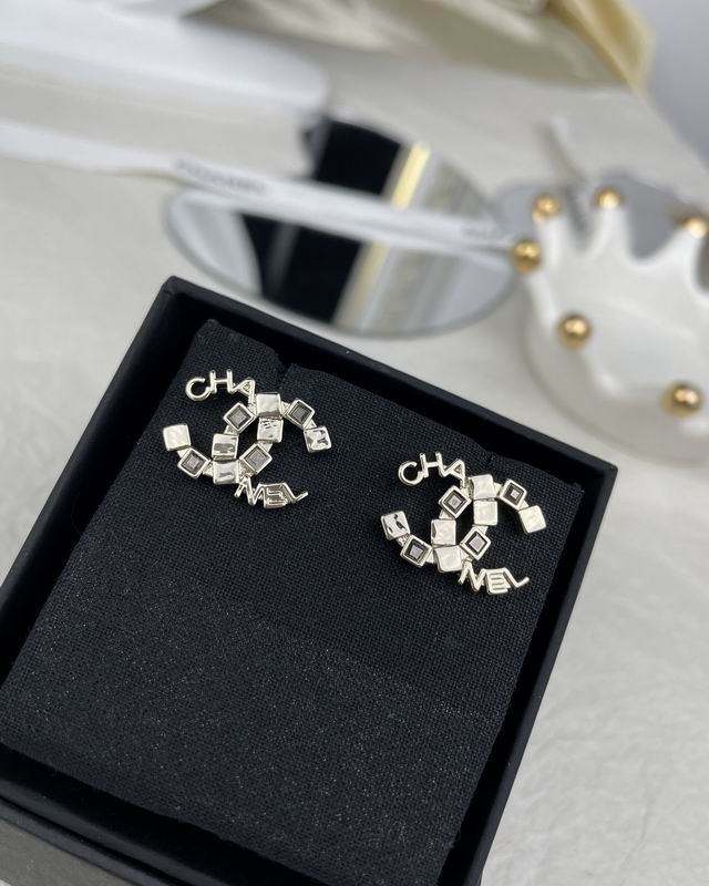 CHANEL Earring