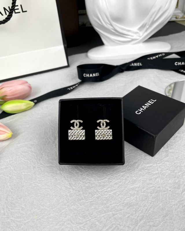 CHANEL Earring