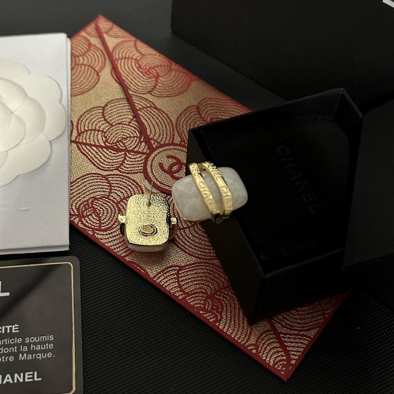 CHANEL Earring