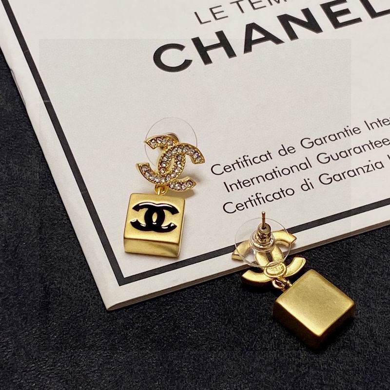 CHANEL Earring