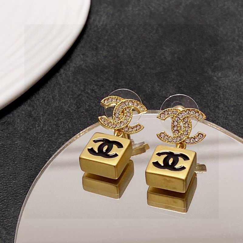 CHANEL Earring