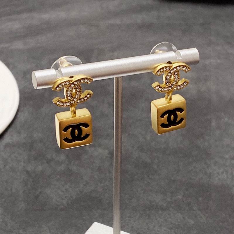 CHANEL Earring