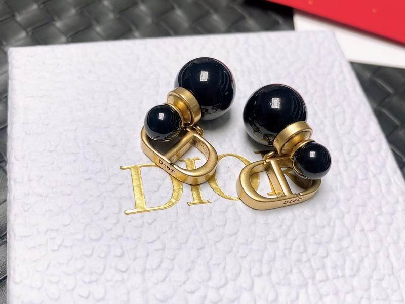 D.I.O.R Earring 9