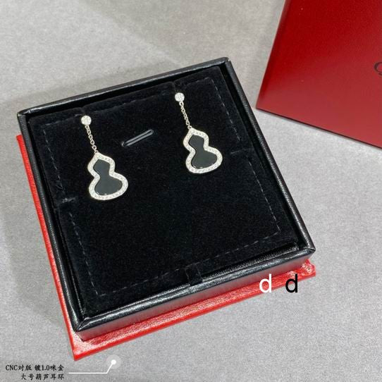 V.a.n Cleef & Arpels Earring 22