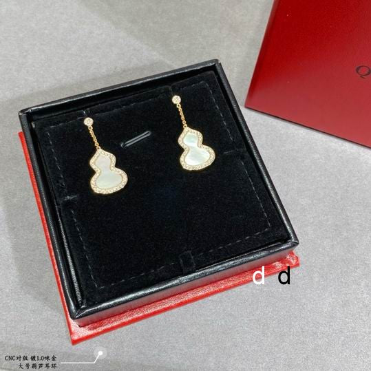 V.a.n Cleef & Arpels Earring 22