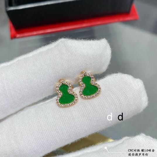 V.a.n Cleef & Arpels Earring 23