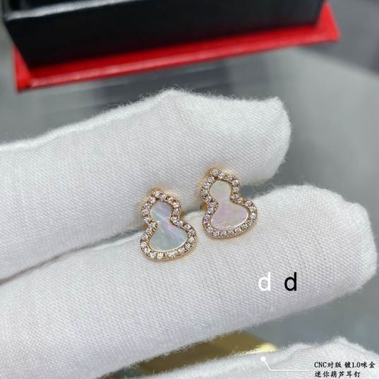 V.a.n Cleef & Arpels Earring 23