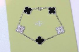 V.a.n Cleef & Arpels Bracelet 16