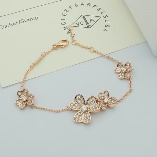 V.a.n Cleef & Arpels Bracelet 6