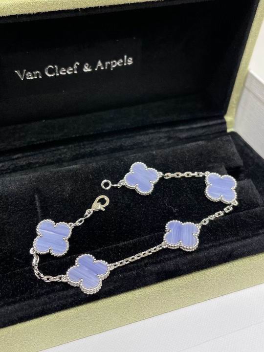 V.a.n Cleef & Arpels Bracelet 9