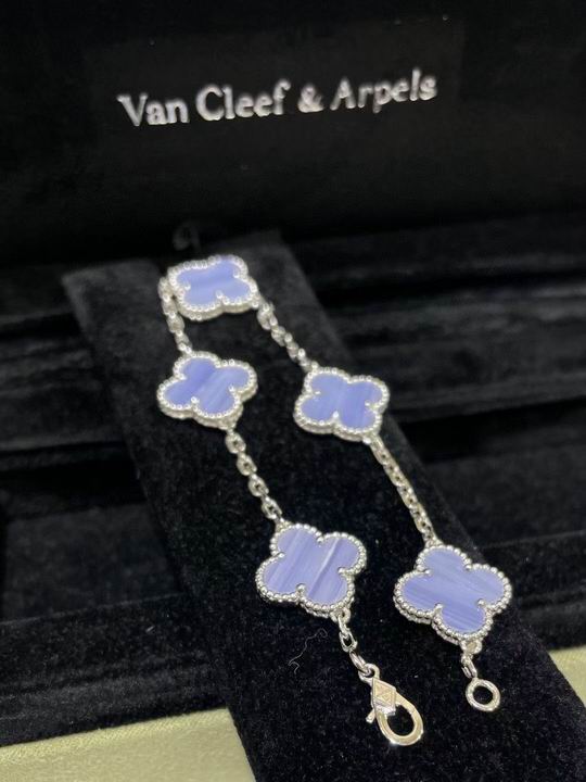 V.a.n Cleef & Arpels Bracelet 9