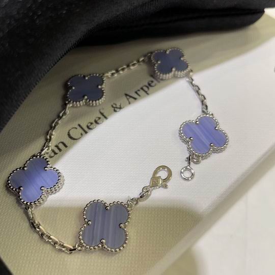 V.a.n Cleef & Arpels Bracelet 9