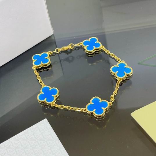 V.a.n Cleef & Arpels Bracelet 13