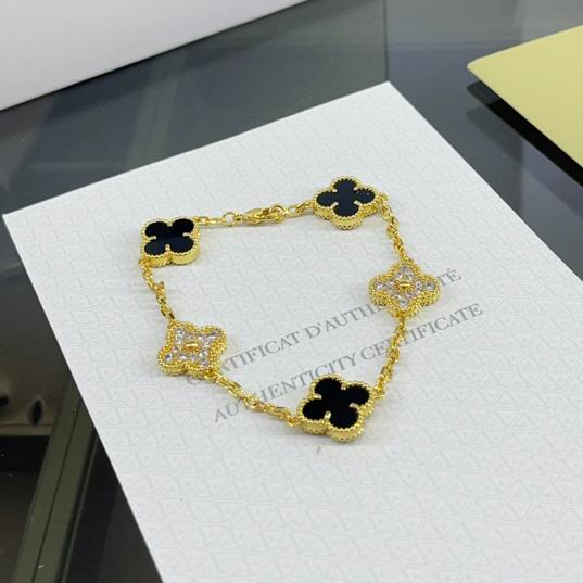 V.a.n Cleef & Arpels Bracelet 13