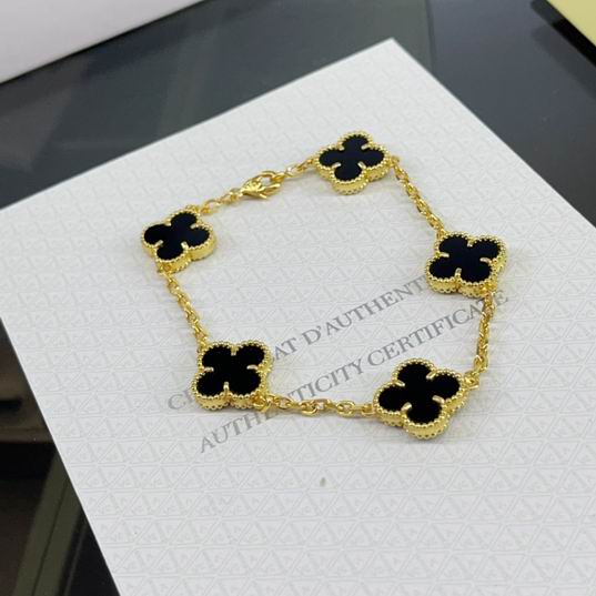 V.a.n Cleef & Arpels Bracelet 13