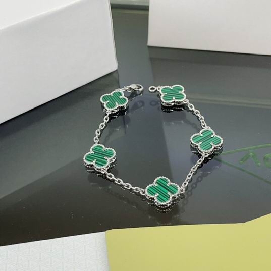 V.a.n Cleef & Arpels Bracelet 13