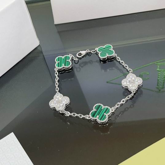 V.a.n Cleef & Arpels Bracelet 13