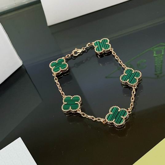 V.a.n Cleef & Arpels Bracelet 13